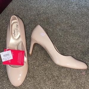Size 8.5 nude heels brand new with tags